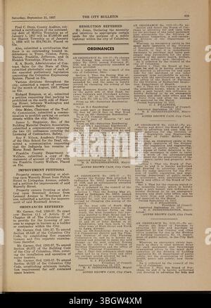 Le Columbus City Bulletin de 1957 contient les délibérations du conseil municipal, les ordonnances, les résolutions, les annonces de soumissions, les propositions, les mises à jour de la fonction publique et les activités du conseil d'achat. Banque D'Images