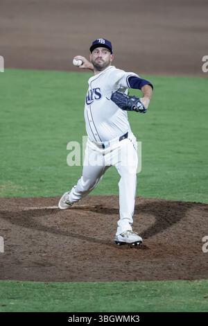 Tampa, Floride, États-Unis. 5 juin 2025. Cole Sulser (71), lanceur des Rays de Tampa Bay, livre un terrain en haut de la neuvième manche lors d’un match de baseball de la MLB contre les Texas Rangers, jeudi 5 juin 2025, au George M. Steinbrenner Field. Les rayons battent les Rangers 4-3. (Crédit image : © Kim Hukari/ZUMA Press Wire) USAGE ÉDITORIAL SEULEMENT ! Non destiné à UN USAGE commercial ! Banque D'Images