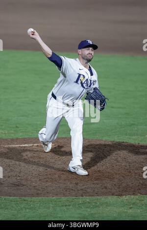 Tampa, Floride, États-Unis. 5 juin 2025. Cole Sulser (71), lanceur des Rays de Tampa Bay, livre un terrain en haut de la neuvième manche lors d’un match de baseball de la MLB contre les Texas Rangers, jeudi 5 juin 2025, au George M. Steinbrenner Field. Les rayons battent les Rangers 4-3. (Crédit image : © Kim Hukari/ZUMA Press Wire) USAGE ÉDITORIAL SEULEMENT ! Non destiné à UN USAGE commercial ! Banque D'Images