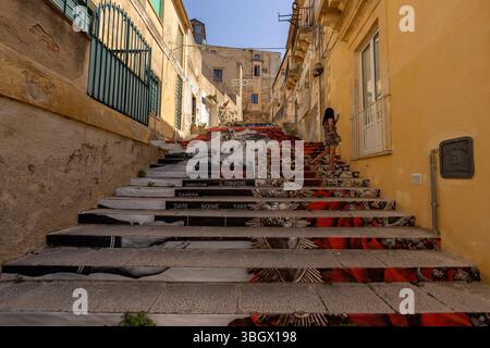 NOTO, ITALIE, 22 JUIN 2023 - escaliers décorés à Noto, province de Syracuse, Sicile, Italie Banque D'Images