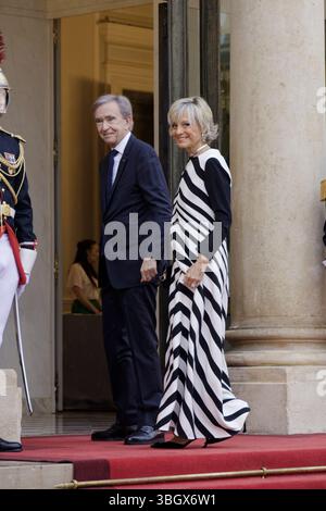 Paris, France. 5 juin 2025. Bernard Arnault, PDG de LVMH, et son épouse Hélène Mercier-Arnault assistent au dîner d’État du Président de la République fédérative du Brésil, Luiz Inacio Lula da Silva, le 5 juin 2025 au palais présidentiel de l’Elysée à Paris. Crédit : Bernard Menigault/Alamy Live News Banque D'Images