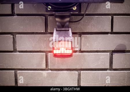 machine de balayage de produits dans un supermarché Banque D'Images