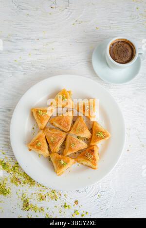 Kallaj, dessert arabe du moyen-Orient à la crème. Banque D'Images