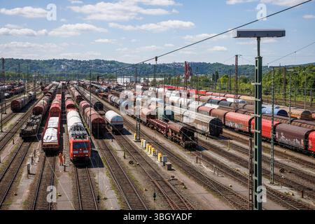 Triage ferroviaire à Hagen-Vorhalle, trains de marchandises, Hagen, Rhénanie du Nord-Westphalie, Allemagne. Eisenbahn-Rangierbahnhof à Hagen-Vorhalle, Gueterzu Banque D'Images
