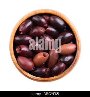 Olives Kalamata dénoyautées, également appelées olives Kalamon, dans un bol en bois. Olives larges et violettes cueillies à la main, avec une texture lisse et charnue. Banque D'Images
