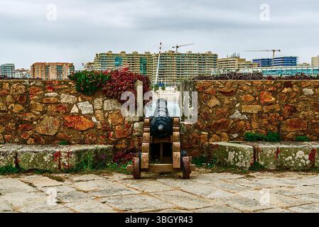 Porto, Portugal 17 mai 2022 : Fort Sao Joao Baptista da Foz se dresse à l'embouchure du fleuve Douro supervisant l'accès à la ville de Porto. Banque D'Images