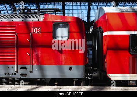 Hambourg, Allemagne, 20 juillet 2024 - train Inter regio IR à Schleswig-Holstein, Europe Banque D'Images