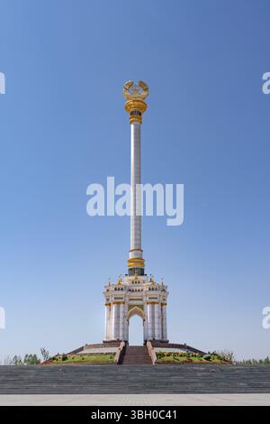 Le Monument de l'indépendance à l'intérieur du parc Rudaki, dans la capitale du Tadjikistan, Douchanbé Banque D'Images