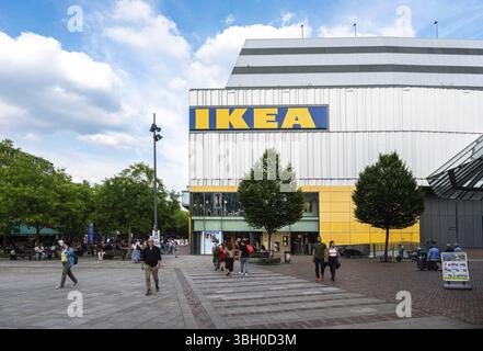Hambourg, Allemagne, 19 juillet 2024 - la rue commerçante avec un magasin Ikea, Europe Banque D'Images