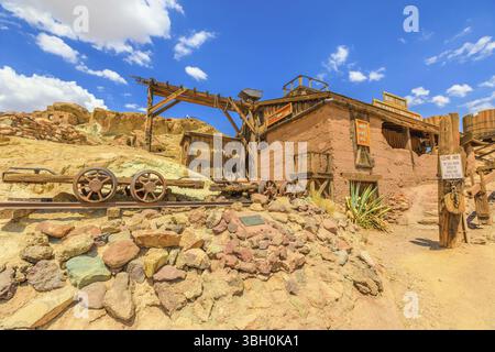 Calico et les mines d'or et d'argent abandonnées. Calico est une ville fantôme, et ancienne ville minière dans les montagnes Calico du désert de Mojave, Californie du Sud, Banque D'Images