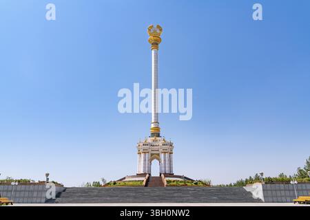Le Monument de l'indépendance à l'intérieur du parc Rudaki, dans la capitale du Tadjikistan, Douchanbé Banque D'Images