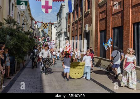Logroño, la Rioja, Espagne. 6 juin 2025. Les festivités de San Bernabé débutent à Logroño du 7 au 12 juin avec plus de 260 activitiesLogroño. La célébration honore le saint patron de la ville et commémore la défense héroïque contre les troupes françaises en 1521.Fiestas de San Bernabé - Agenda - la Rioja Turismo. Déclaré Festival d'intérêt touristique national Logroño. (Photographie de MARIO Martija) crédit : Mario Martija/Alamy Live News Banque D'Images