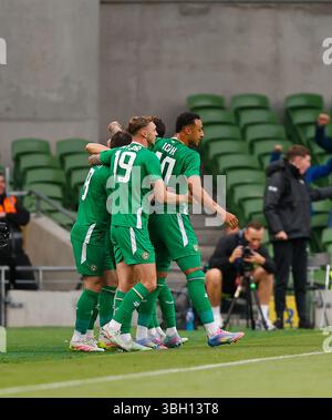 Aviva Stadium, Dublin, Irlande. 6 juin 2025. International Football Friendly, la République d'Irlande contre le Sénégal ; Kasey McAteer d'Irlande célèbre avoir marqué le but d'ouverture pour 1 - 0 à la 21e minute avec ses coéquipiers 1 - 0 crédit : action plus Sports/Alamy Live News Banque D'Images