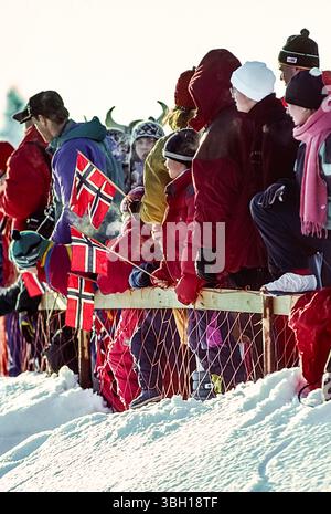 Spectatrices du ski de fond libre de 15 kilomètres féminin aux Jeux olympiques d'hiver de 1994 Banque D'Images