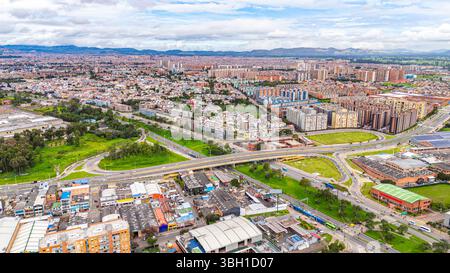 Superbe vue aérienne de Bogotá, Colombie avec des paysages urbains et des espaces verts Banque D'Images