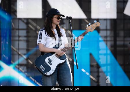Naples, Italie. 31 mai 2025. Francesca Michielin effectue la vérification du son de la KISS KISS WAY Tour 2025 sur la Piazza del Plebiscito. Kiss Kiss Way est le Radio Kiss Kiss Tour qui apporte la plus belle musique de l'été sur les places principales en Italie. Crédit : SOPA images Limited/Alamy Live News Banque D'Images