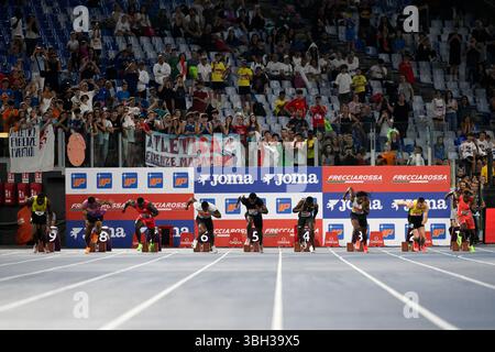 Le départ du 100m masculin lors du Gala d'or de la Diamond League au Stadio Olimpico à Rome, Italie, le 6 juin 2025. Banque D'Images