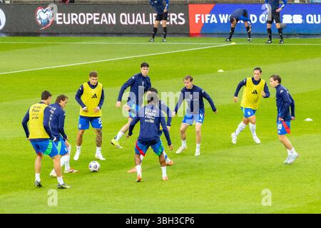 Oslo, Norvège. 06 juin 2025. Les joueurs italiens s'échauffent pour le match de qualification de la Coupe du monde 2026 entre la Norvège et l'Italie au stade Ullevaal à Oslo. Crédit : Gonzales photo/Alamy Live News Banque D'Images