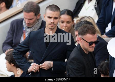 Paris, France. 06 juin 2025. Romeo Beckham participe au tournoi Roland Garros 2025 le 6 juin 2025 à Paris. Photo de Laurent Zabulon/ABACAPRESS.COM crédit : Abaca Press/Alamy Live News Banque D'Images