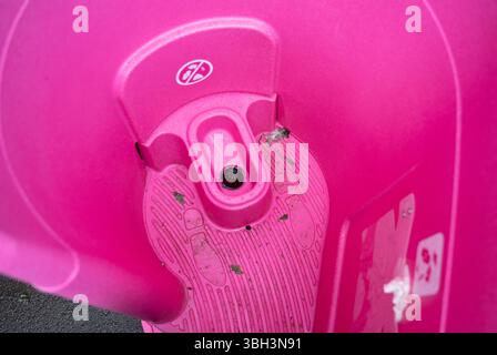 Nuremberg, Allemagne. 07 juin 2025. Un urinoir pour femmes au festival en plein air 'Rock im Park' à Nuremberg. Crédit : Leonie Asendorpf/dpa/Alamy Live News Banque D'Images