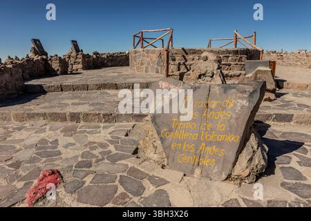 Panneau au point de vue Patapampa près du canyon Colca à l'altitude de 4910 mètres, Pérou Banque D'Images