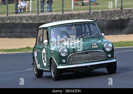 Benjamin Butler, Austin Mini Cooper S, Masters pré-66 Touring Cars, Masters Historic Festival, mettant en vedette des voitures de tourisme de l'époque du British Sal Banque D'Images