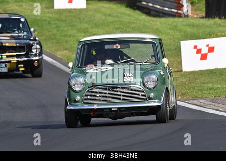Benjamin Butler, Austin Mini Cooper S, Masters pré-66 Touring Cars, Masters Historic Festival, mettant en vedette des voitures de tourisme de l'époque du British Sal Banque D'Images