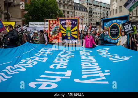 Manifestation anti-austérité composée de 3000 -4000 personnes contre les compressions gouvernementales, milliardaires et riches, Londres, Angleterre, Royaume-Uni, 07/06/2025 Banque D'Images
