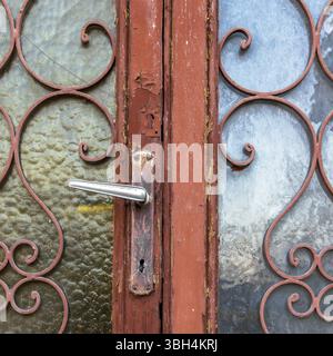 Vue sur le détail de la porte en bois vintage Banque D'Images
