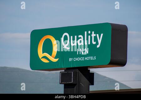 SPANISH FORK, UT, États-Unis - 8 JUIN 2025 : vue extérieure d'un panneau Quality Inn. Quality Inn est une chaîne d'hôtels multinationale américaine basée à Rockville. Banque D'Images