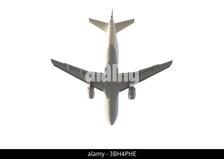 Avion commercial de passagers isolé sur fond blanc. vue de dessous Banque D'Images