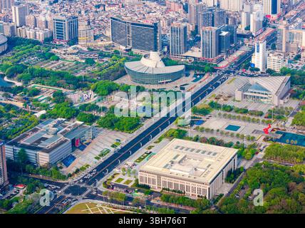 Paysage urbain de la place centrale de Dongguan, province du Guangdong, Chine Banque D'Images