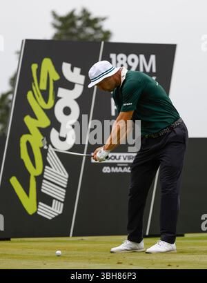 Gainesville Virginie, États-Unis. 87 juin 2025. Martin Kaymer, du Cleeks Golf Club, part sur le 4e trou lors de la dernière manche du LIV Golf Virginia sur le parcours Robert Trent Jones à Gainesville, Virginie. Justin Cooper/CSM/Alamy Live News Banque D'Images