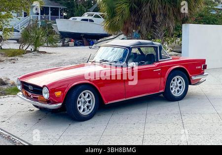 La Triumph TR6 a été construite par la Triumph Motor Company entre 1969 et 1976. La majeure partie de la production a été importée aux États-Unis. Banque D'Images
