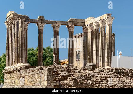 Evora, Portugal 26 mai 2022 : le centre historique d'Évora est bien conservé, mettant en valeur les influences romaines, mauresques et médiévales. Banque D'Images