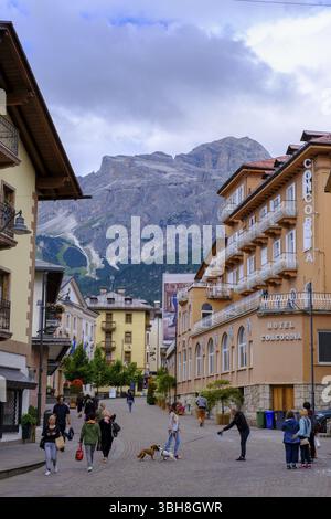 Corso Italia, Cortina d'Ampezzo, Dolomites, Province de Belluno, Vénétie, Italie, Europe Banque D'Images