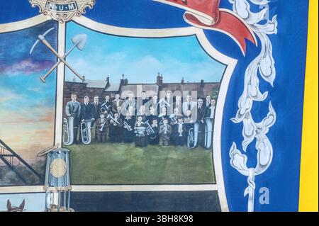 Wakefield, West Yorkshire, 10 mai 2025, détail de la bannière NUM Yorkshire au festival With Banners Held High à Wakefield Exchange, Wakefield Banque D'Images