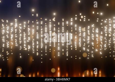 Les lumières scintillantes dorées créent une atmosphère festive et chaleureuse aux reflets éclatants. rendu 3d. Banque D'Images