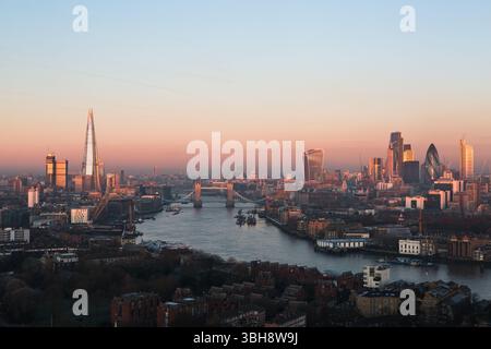 Une vue surélevée sur la skyline de Londres regardant vers l'ouest. Banque D'Images