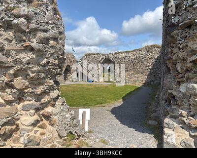 Le Castle Roy, près de Nethy Bridge, est un château du XIIe siècle situé au sommet d'un monticule glaciaire, offrant une vue panoramique sur le Cairng Banque D'Images