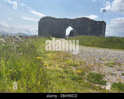 Le Castle Roy, près de Nethy Bridge, est un château du XIIe siècle situé au sommet d'un monticule glaciaire, offrant une vue panoramique sur le Cairng Banque D'Images