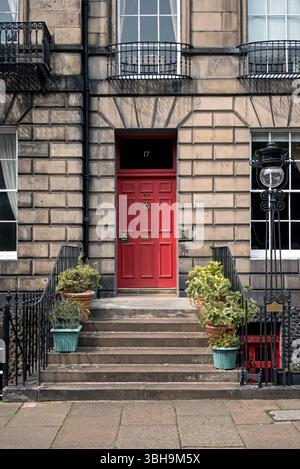 La porte de la maison d'enfance de Robert Louis Stevenson à Heriot Row, Édimbourg, Écosse, Royaume-Uni. Banque D'Images
