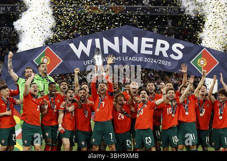 MUNCHEN - gardien de but portugais Diogo Costa, Nelson Semedo du Portugal, Ruben Dias du Portugal, Antonio Silva du Portugal, Diogo Dalot du Portugal, Joao Palhinha du Portugal, Cristiano Ronaldo du Portugal, Bruno Fernandes du Portugal, Goncalo Ramos du Portugal, Bernardo Silva du Portugal, Joao Felix du Portugal, gardien de but portugais Jose sa, Renato Veiga du Portugal, Goncalo Inacio du Portugal, Joao Neves du Portugal, Francisco Goncaves du Portugal, Pedro Neto du Portugal, Diogo Jota du Portugal, le gardien du Portugal Rui Banque D'Images