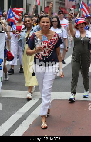 New York, NY, États-Unis. 8 juin 2025. NEW YORK, NEW YORK - 08 JUIN : célébrités, politiciens et VIP assistent au défilé de la Journée nationale de Porto Rico 2025 le 08 juin 2025 à New York. L'événement s'est déroulé le long de la Cinquième Avenue et a présenté des chars dynamiques, des spectacles culturels, des leaders communautaires et des milliers de spectateurs célébrant la fierté et le patrimoine portoricains. Photo : Luiz Rampelotto/EuropaNewswire (crédit image : © Luiz Rampelotto/ZUMA Press Wire) USAGE ÉDITORIAL SEULEMENT ! Non destiné à UN USAGE commercial ! Crédit : ZUMA Press, Inc Crédit : ZUMA Press, Inc/Alamy Live News Banque D'Images