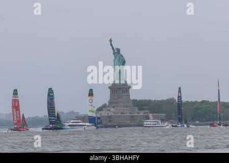 New York City, États-Unis . 08 juin 2025. Course jour 2 du Mubadala New York Sail Grand Prix à New York, États-Unis. Dimanche 8 juin 2025. Rolex SailGP Championship Event 6 saison 2025. Crédit : Brazil photo Press/Alamy Live News Banque D'Images