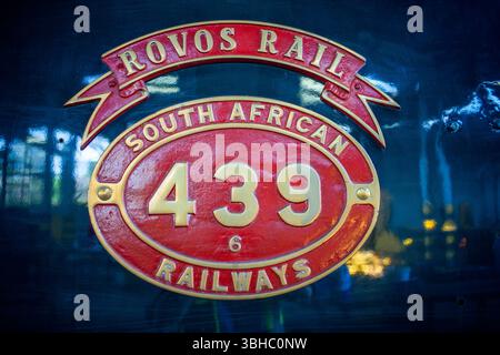 Numéro de la locomotive à vapeur dans la gare ferroviaire de Rovos dans Capital Park à Pretoria Tshwane Afrique du Sud. Le train de luxe Rovos Rail voyageant betw Banque D'Images