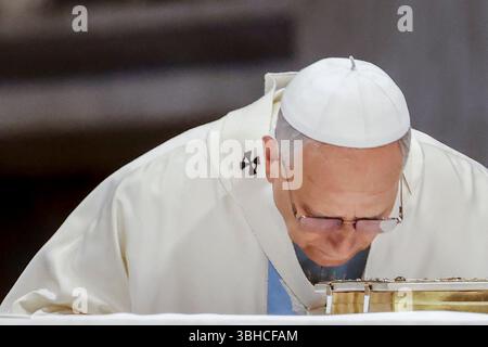 Cité du Vatican. 09 juin 2025. Le pape Léon XIV célèbre une messe en la basilique Pierre à l'occasion du Jubilé du Saint-Siège. Crédit : Riccardo de Luca - Actualiser les images/Alamy Live News Banque D'Images