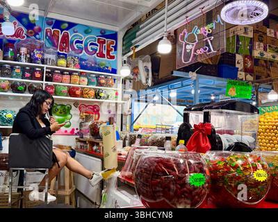 Stand avec bonbons, Mercado Jamaica, un des marchés publics traditionnels de Mexico. CDMX, Mexique Banque D'Images