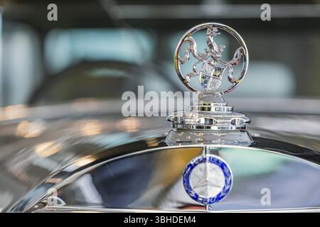 Mercedes-Benz 770 Grande Mercedes Cariolet F de 1932, pilotée par l'ancien Kaiser allemand Wilhelm II dans son exil en Hollande. Le manteau Hohenzollern de Banque D'Images