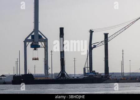 Port Canaveral, États-Unis. 09 juin 2025. 9 juin 2025 SpaceX Falcon 9 le booster de premier étage B-1085-8 arrive du lancement de SXM-10 sur ASOG Un manque de drones gravitas à Port Canaveral, comté de Brevard, Floride, États-Unis. (Photo de Scott Schilke/SipaUSA) crédit : Sipa USA/Alamy Live News Banque D'Images